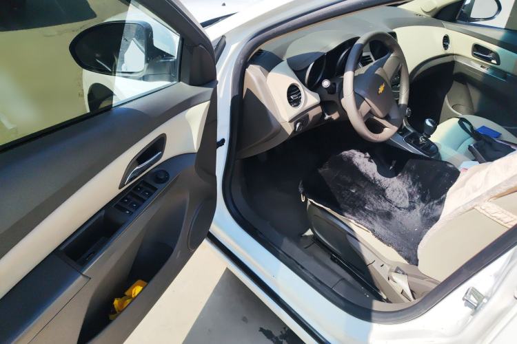 Used Chevrolet Cruze 2015 1.5L Classic SL MT Driver Seat