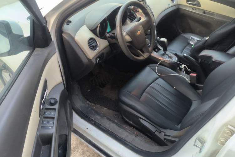 Used Chevrolet Cruze 2015 1.5L Classic SE AT Driver Seat