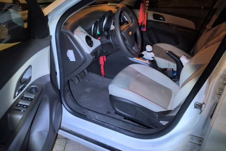 Used Chevrolet Cruze 2015 1.5L Classic SL MT Driver Seat