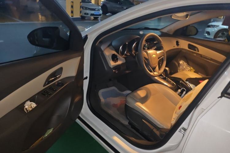 Used Chevrolet Cruze 2015 1.5L Classic SE AT Driver Seat