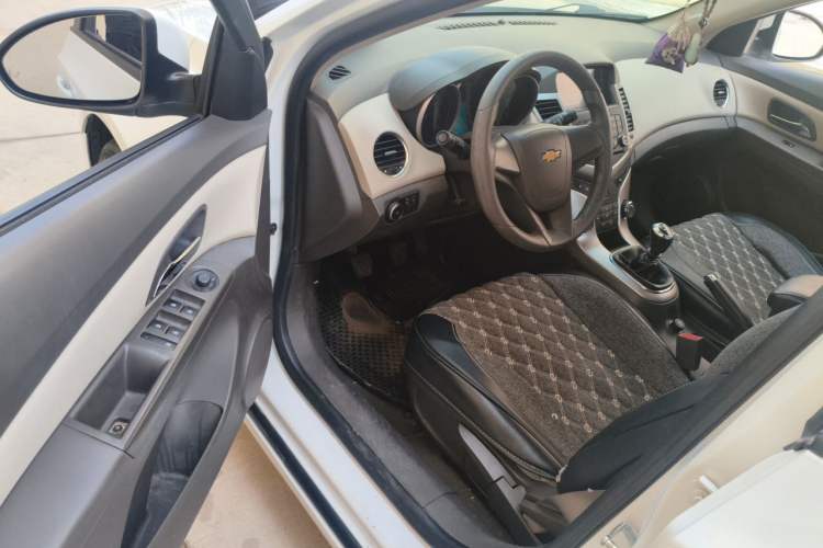 Used Chevrolet Cruze 2015 1.5L Classic SE MT Driver Seat