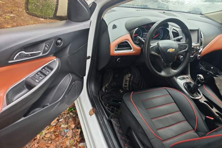 Used Chevrolet Cruze 2015 1.5L Manual Elite Edition Driver Seat