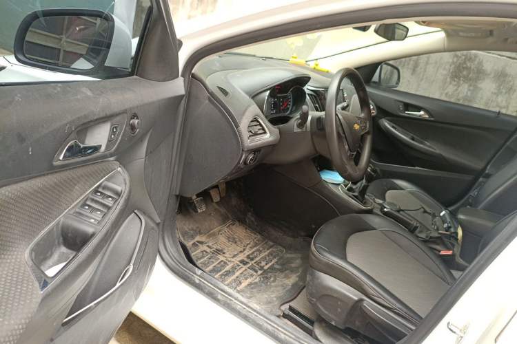 Used Chevrolet Cruze 2015 1.5L Manual Elite Edition Driver Seat
