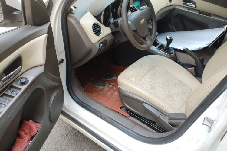 Used Chevrolet Cruze 2015 1.5L Classic SE MT Driver Seat