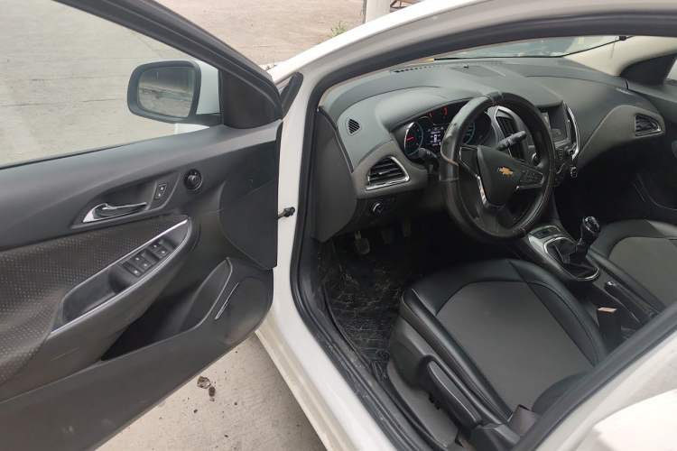 Used Chevrolet Cruze 2015 1.5L Manual Elite Edition Driver Seat
