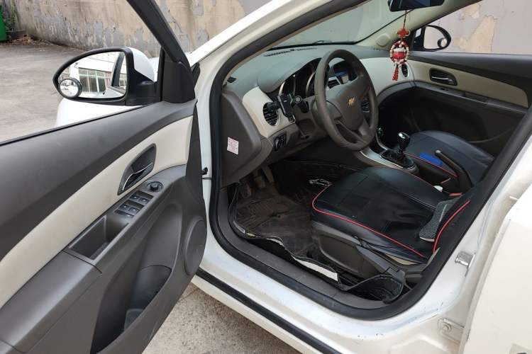 Used Chevrolet Cruze 2015 1.5L Classic SL MT Driver Seat