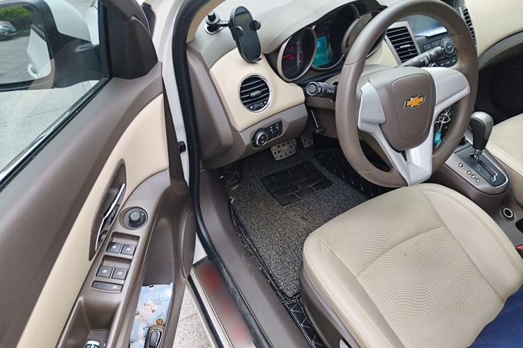 Used Chevrolet Cruze 2015 1.5L Classic SE AT Driver Seat