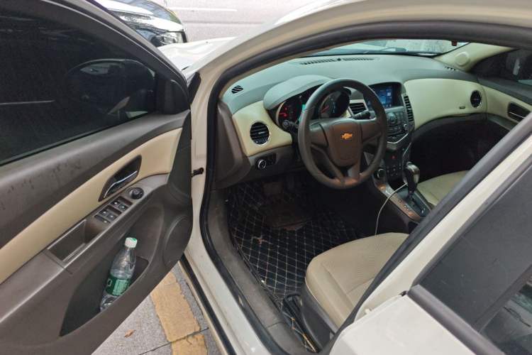 Used Chevrolet Cruze 2015 1.5L Classic SE AT Driver Seat