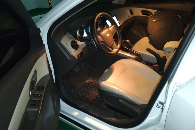 Used Chevrolet Cruze 2015 1.5L Classic SE AT Driver Seat
