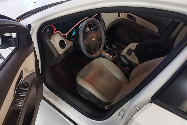 Used Chevrolet Cruze 2015 1.5L Classic SE MT Driver Seat