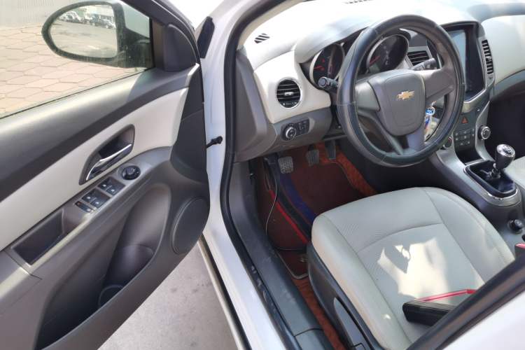 Used Chevrolet Cruze 2015 1.5L Classic SE MT Driver Seat