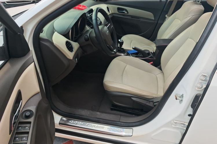 Used Chevrolet Cruze 2015 1.5L Classic SE MT Driver Seat