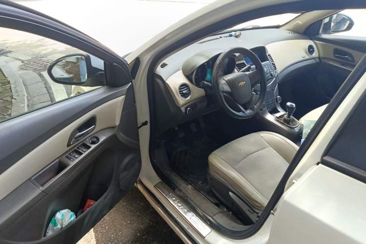 Used Chevrolet Cruze 2015 1.5L Classic SE MT Driver Seat