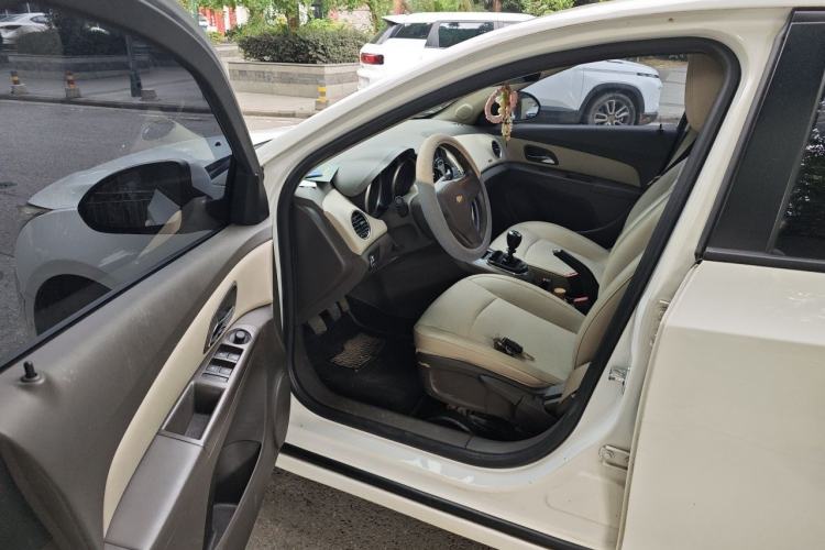 Used Chevrolet Cruze 2015 1.5L Classic SE MT Driver Seat