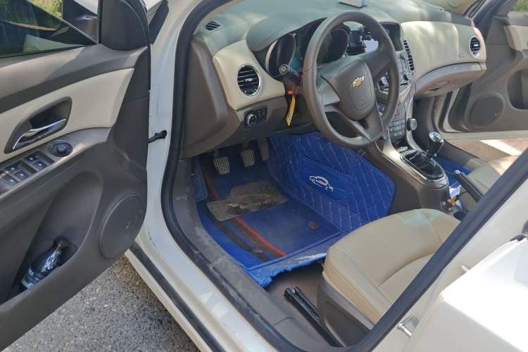 Used Chevrolet Cruze 2015 1.5L Classic SE MT Driver Seat