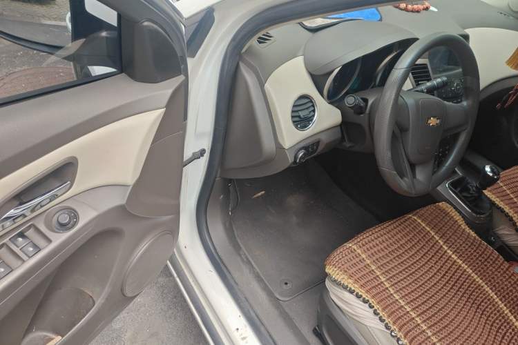 Used Chevrolet Cruze 2015 1.5L Classic SE MT Driver Seat