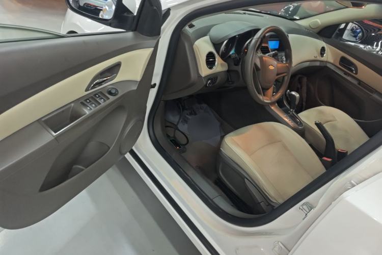 Used Chevrolet Cruze 2015 1.5L Classic SE AT Driver Seat