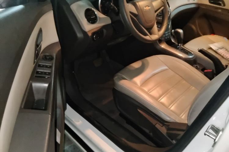 Used Chevrolet Cruze 2015 1.5L Classic SE AT Driver Seat