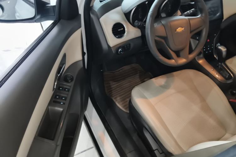 Used Chevrolet Cruze 2015 1.5L Classic SE AT Driver Seat