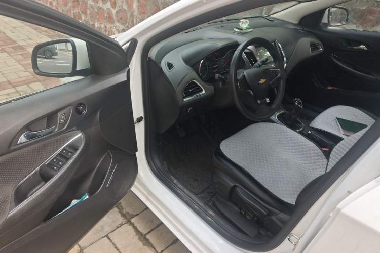 Used Chevrolet Cruze 2015 1.5L Manual Elite Edition Driver Seat