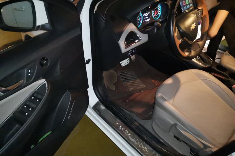 Used Chevrolet Cruze 2015 1.5L Automatic Luxury Edition Driver Seat