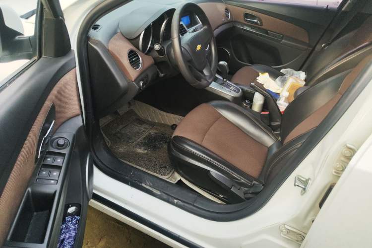 Used Chevrolet Cruze 2015 Hatchback 1.6L Automatic Comfort Edition Driver Seat