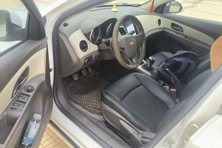 Used Chevrolet Cruze 2015 1.5L Classic SL MT Driver Seat