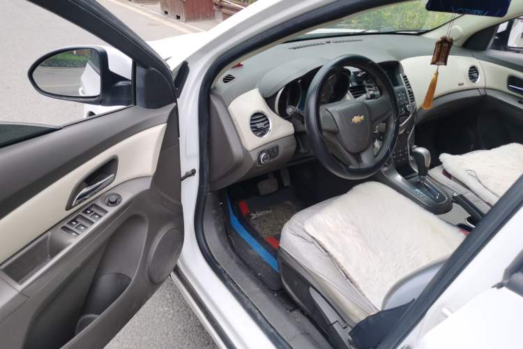 Used Chevrolet Cruze 2015 1.5L Classic SE AT Driver Seat