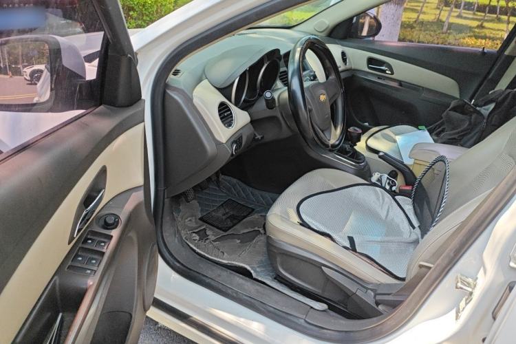 Used Chevrolet Cruze 2015 1.5L Classic SE MT Driver Seat