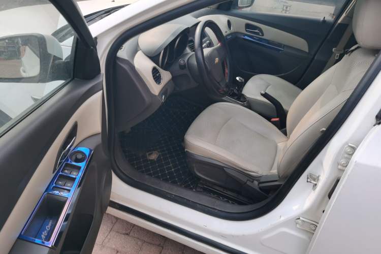 Used Chevrolet Cruze 2015 1.5L Classic SE MT Driver Seat