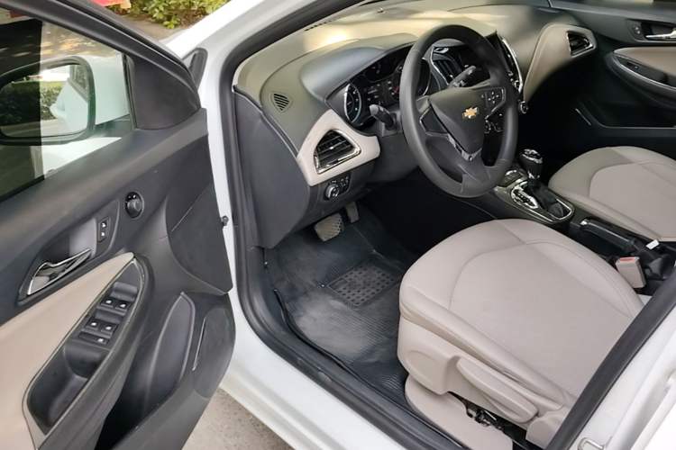 Used Chevrolet Cruze 2015 1.5L Automatic Luxury Edition Driver Seat