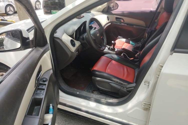 Used Chevrolet Cruze 2015 1.5L Classic SE MT Driver Seat