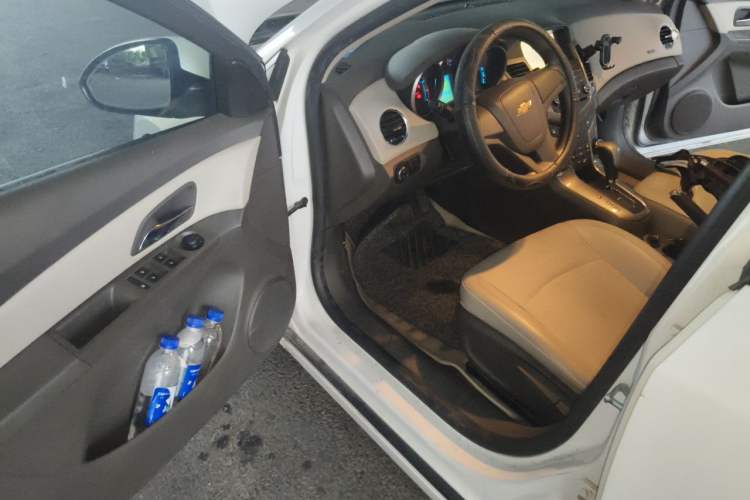 Used Chevrolet Cruze 2015 1.5L Classic SE AT Driver Seat