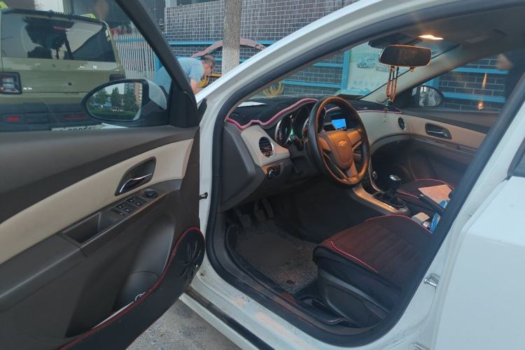 Used Chevrolet Cruze 2015 1.5L Classic SL MT Driver Seat