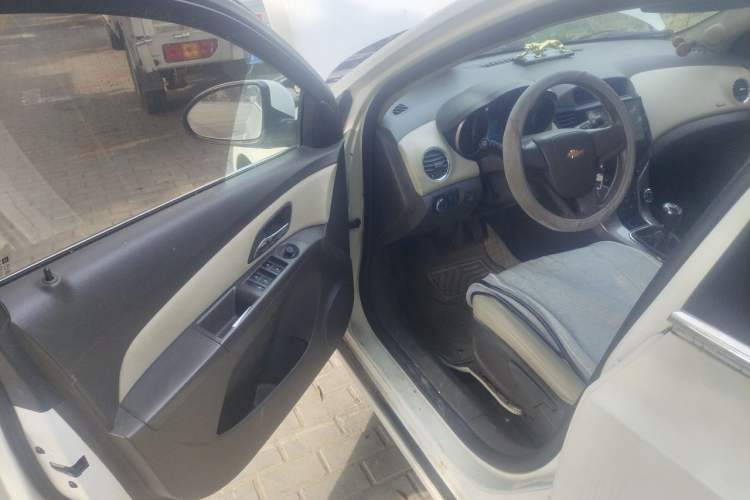Used Chevrolet Cruze 2015 1.5L Classic SE MT Driver Seat