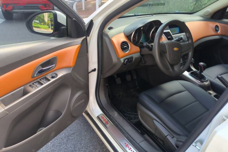 Used Chevrolet Cruze 2015 1.5L Classic SL MT Driver Seat