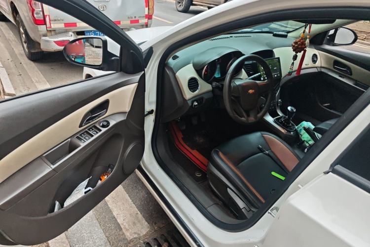 Used Chevrolet Cruze 2015 1.5L Classic SE MT Driver Seat