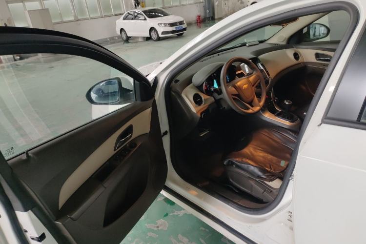 Used Chevrolet Cruze 2015 1.5L Classic SL MT Driver Seat