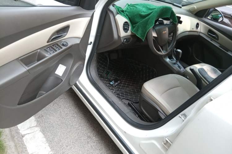 Used Chevrolet Cruze 2015 1.5L Classic SE AT Driver Seat