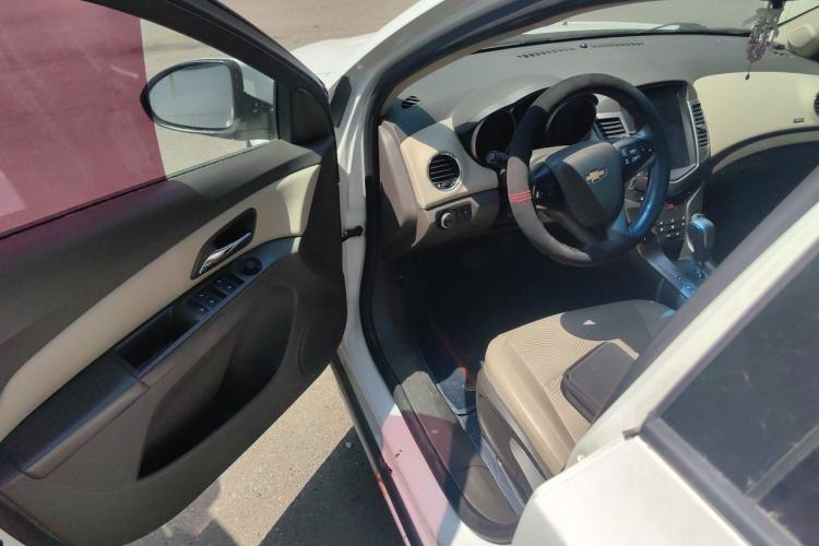 Used Chevrolet Cruze 2015 1.5L Classic SE AT Driver Seat