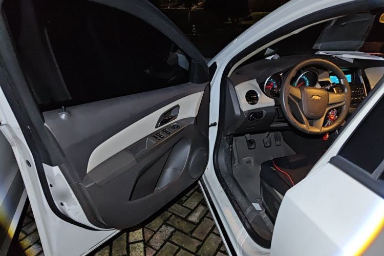 Used Chevrolet Cruze 2015 1.5L Classic SL MT Driver Seat