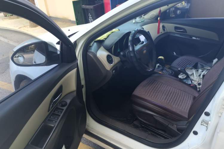 Used Chevrolet Cruze 2015 1.5L Classic SE AT Driver Seat