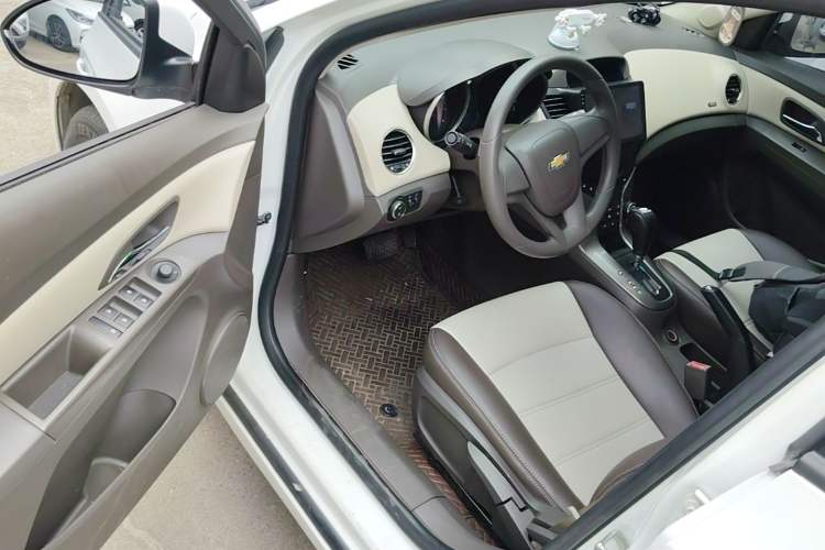 Used Chevrolet Cruze 2015 1.5L Classic SE AT Driver Seat