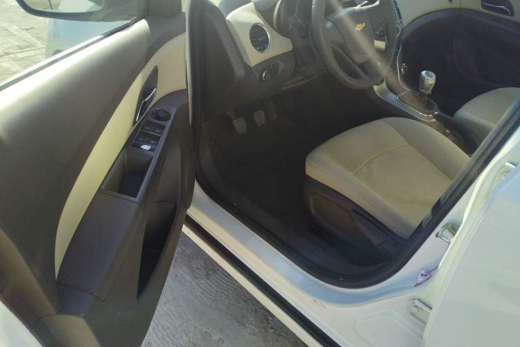 Used Chevrolet Cruze 2015 1.5L Classic SL MT Driver Seat