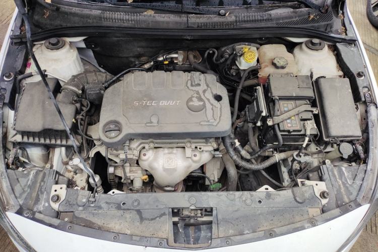 Used Chevrolet Cruze 2015 1.5L Classic SL MT Engine Bay