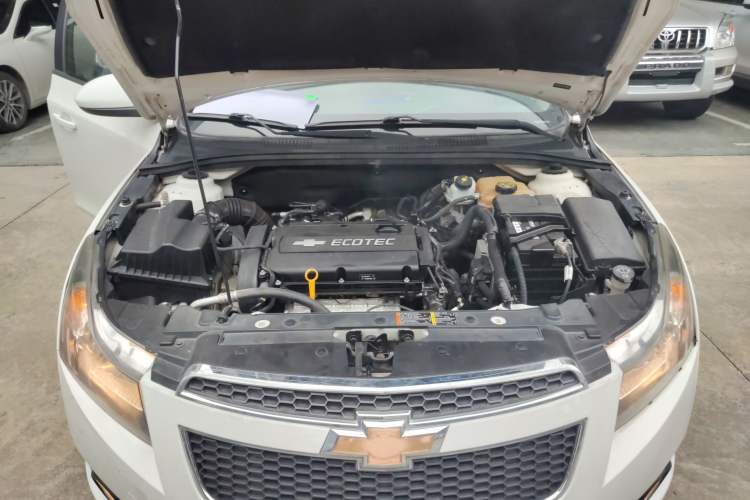 Used Chevrolet Cruze 2015 Hatchback 1.6L Manual Comfort Edition Engine Bay