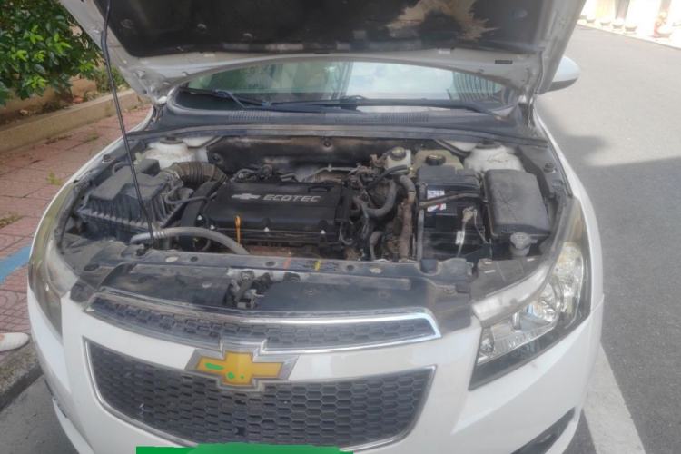 Used Chevrolet Cruze 2015 Hatchback 1.6L Automatic Comfort Edition Engine Bay