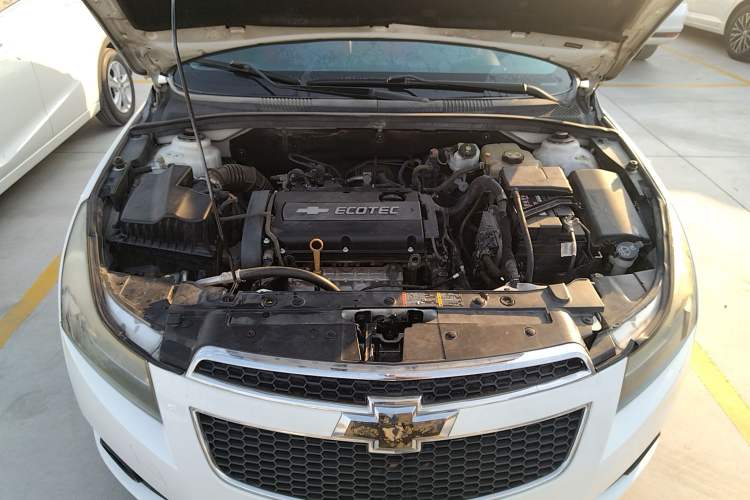 Used Chevrolet Cruze 2015 Hatchback 1.6L Automatic Comfort Edition Engine Bay