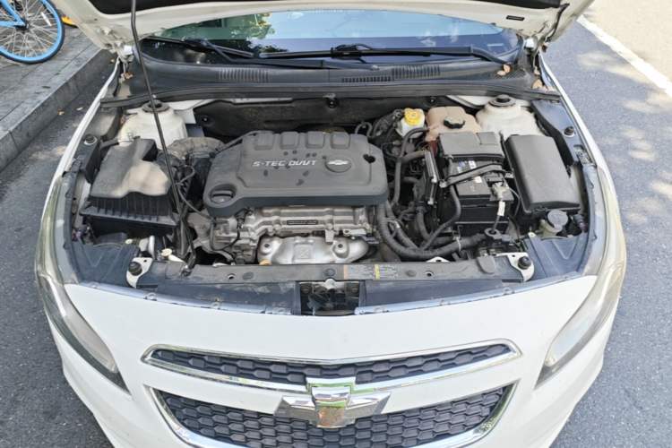 Used Chevrolet Cruze 2015 1.5L Classic SL MT Engine Bay