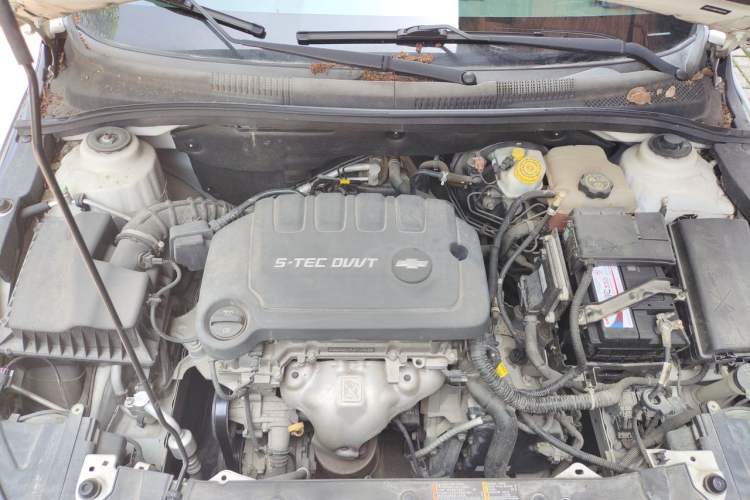Used Chevrolet Cruze 2015 1.5L Classic SE AT Engine Bay